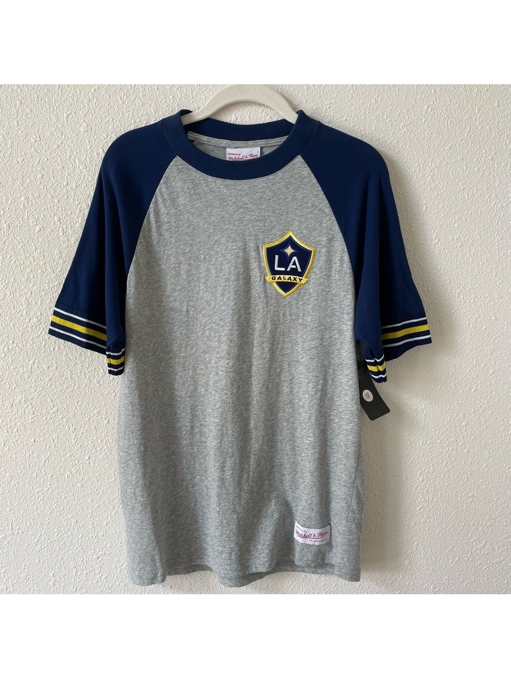 Mitchell & Ness LA Galaxy MLS T Shirt Size Small Sporty Outdoors Soccer